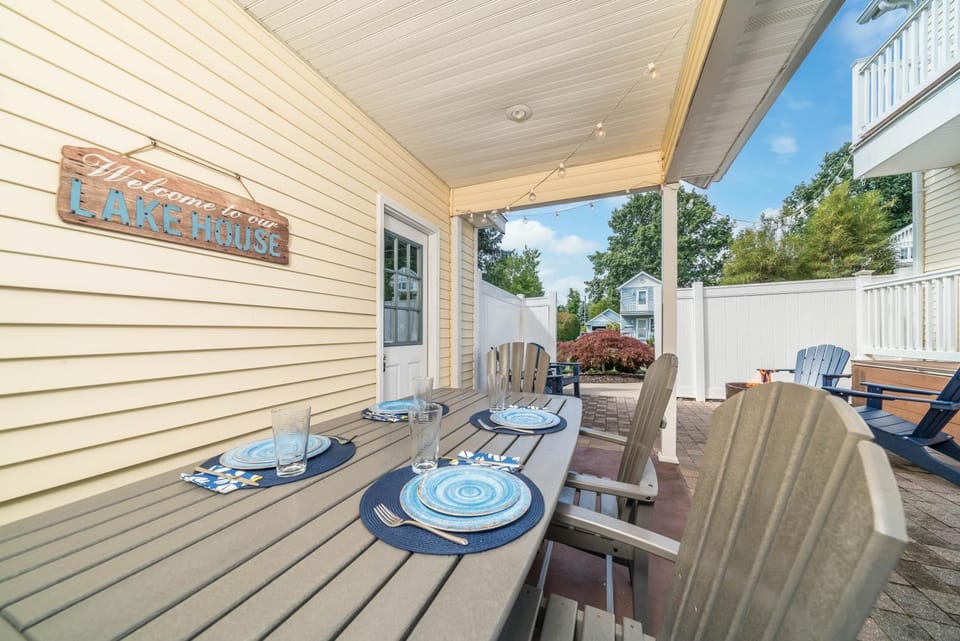 Renovated Home w/Fire Pit - 2 Blocks to Beach & Close to Town House in South Haven