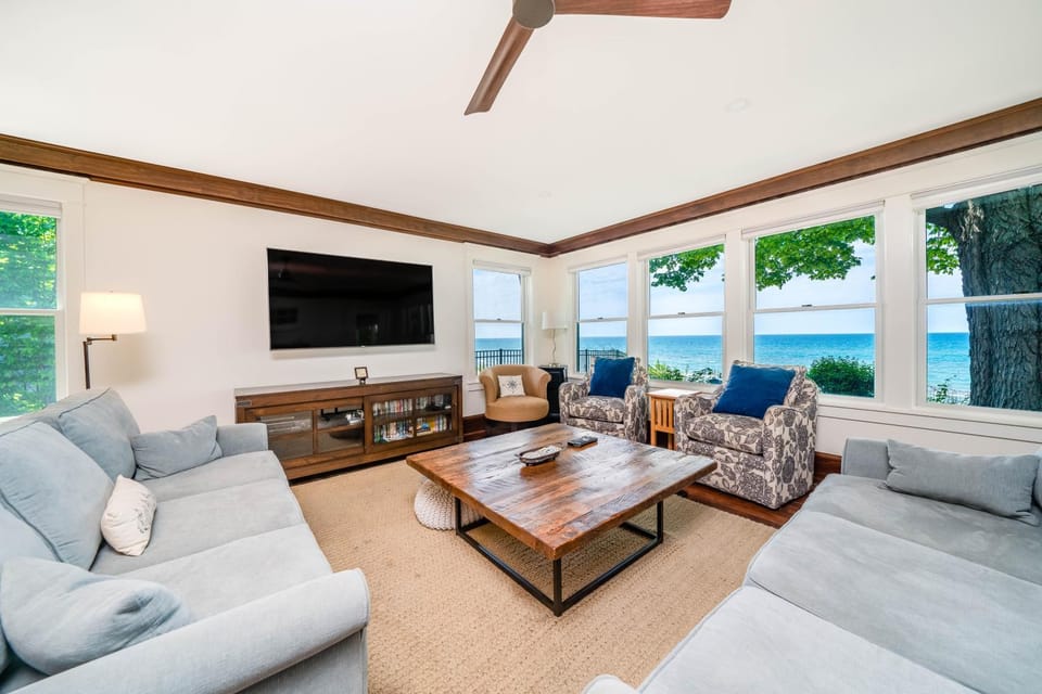 Lake Michigan Cottage w/Private Beach on North Shore Drive - 1 Mile to Downtown South Haven House in South Haven
