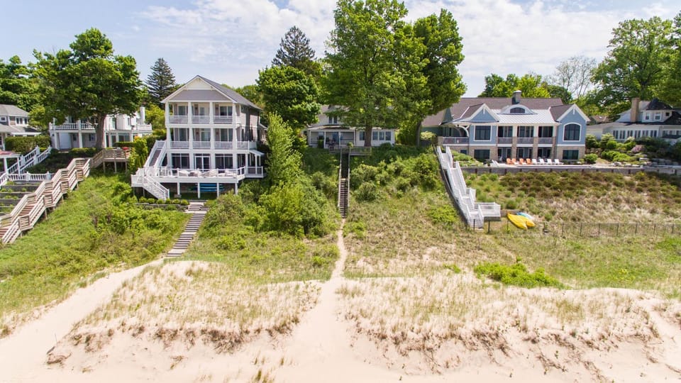 Lake Michigan Cottage w/Private Beach on North Shore Drive - 1 Mile to Downtown South Haven House in South Haven