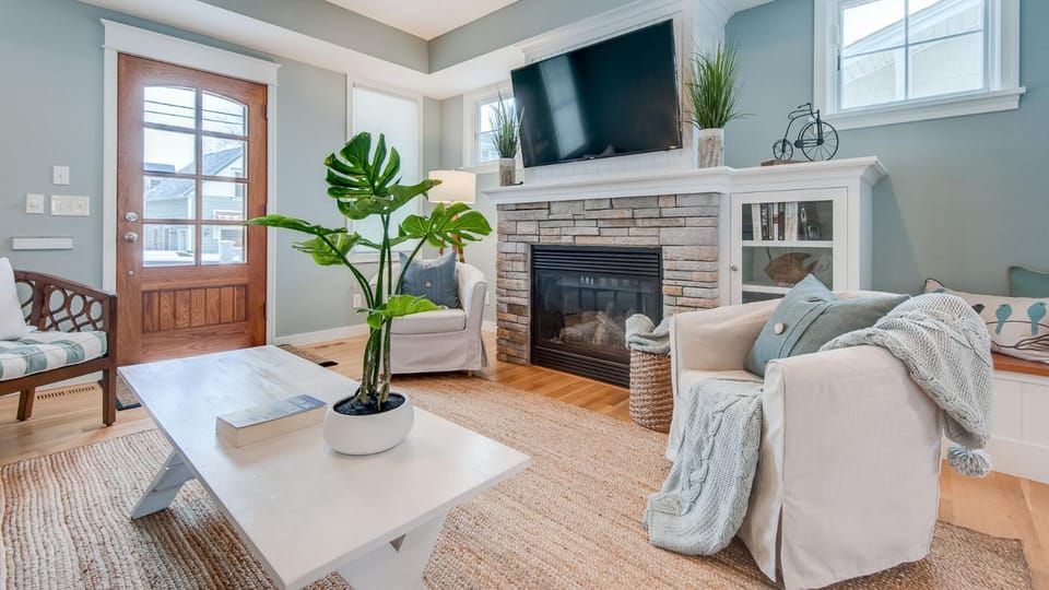 Lake Views, Hot Tub, Fire Pit & Private Yard on North Beach! House in South Haven