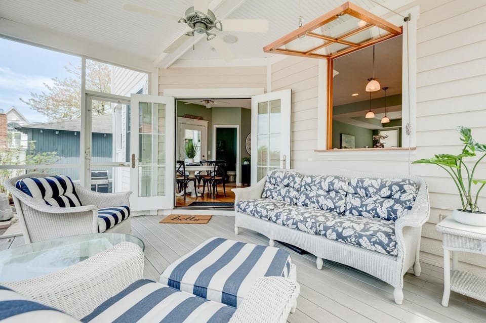 Lake Views, Hot Tub, Fire Pit & Private Yard on North Beach! House in South Haven