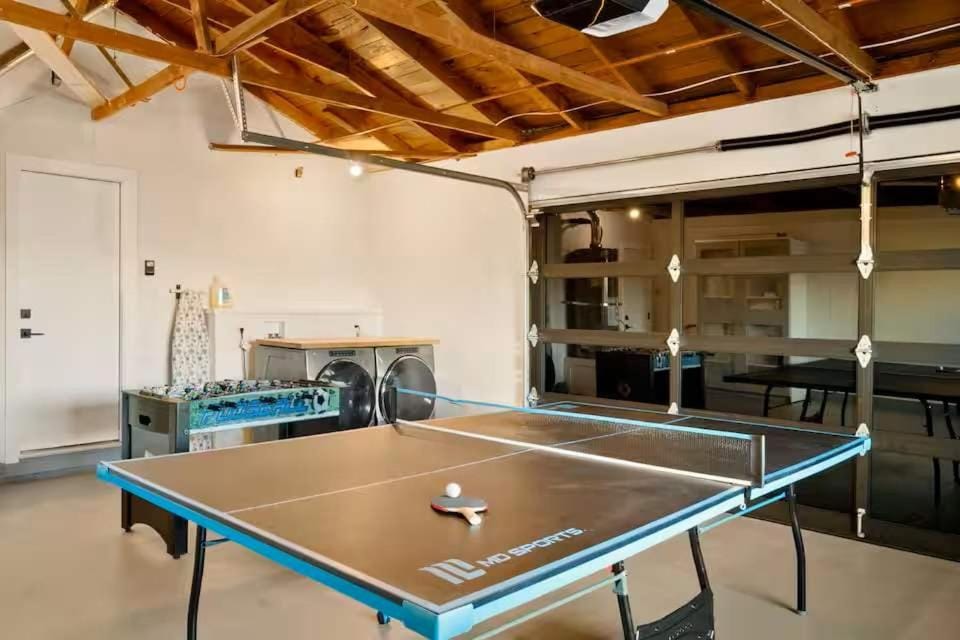 Designer Escape with Pool Firepit Game Room BBQ House in La Mesa