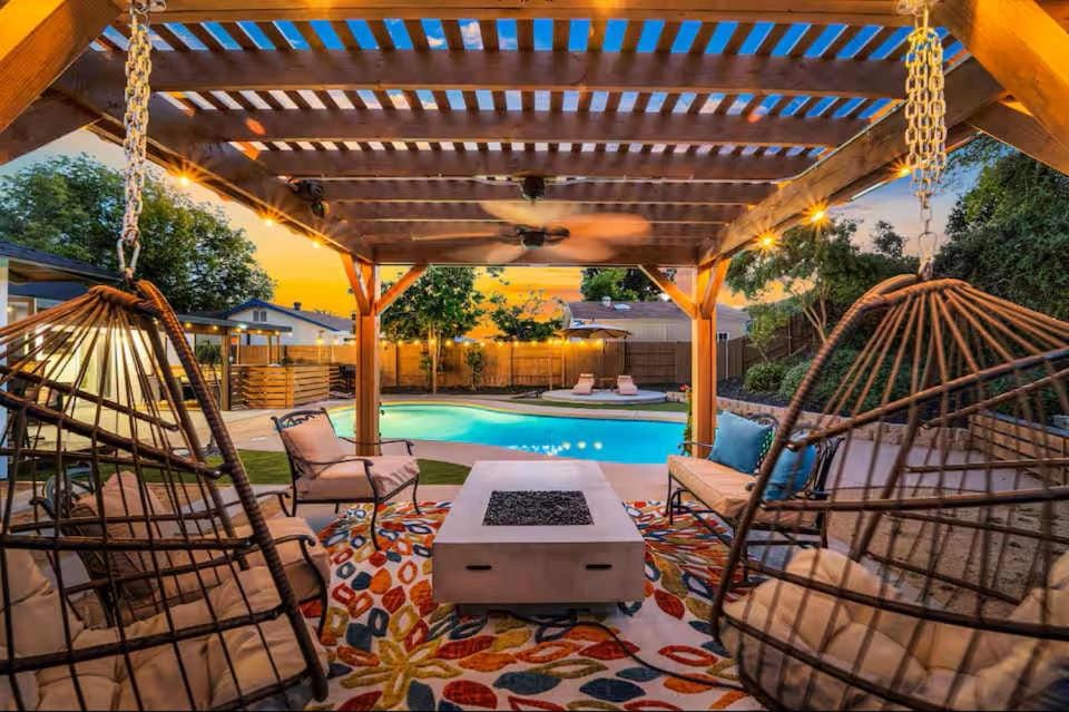 Designer Escape with Pool Firepit Game Room BBQ House in La Mesa