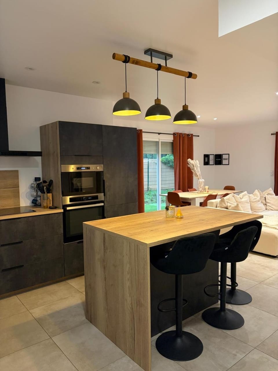 3-Bedroom Villa, Jacuzzi, Near Bordeaux House in Nouvelle-Aquitaine