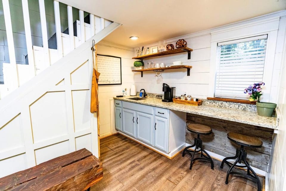 Atlanta Treehouse Estate I 9BD I Hot Tub I Fire Pit I 15Min to ATL House in East Point
