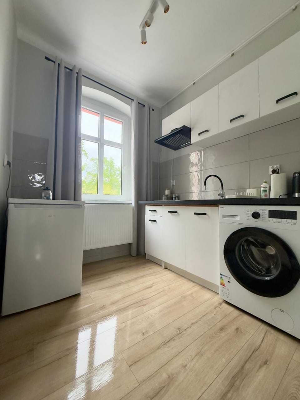 Kitchen or kitchenette, pet friendly, stove, washing machine