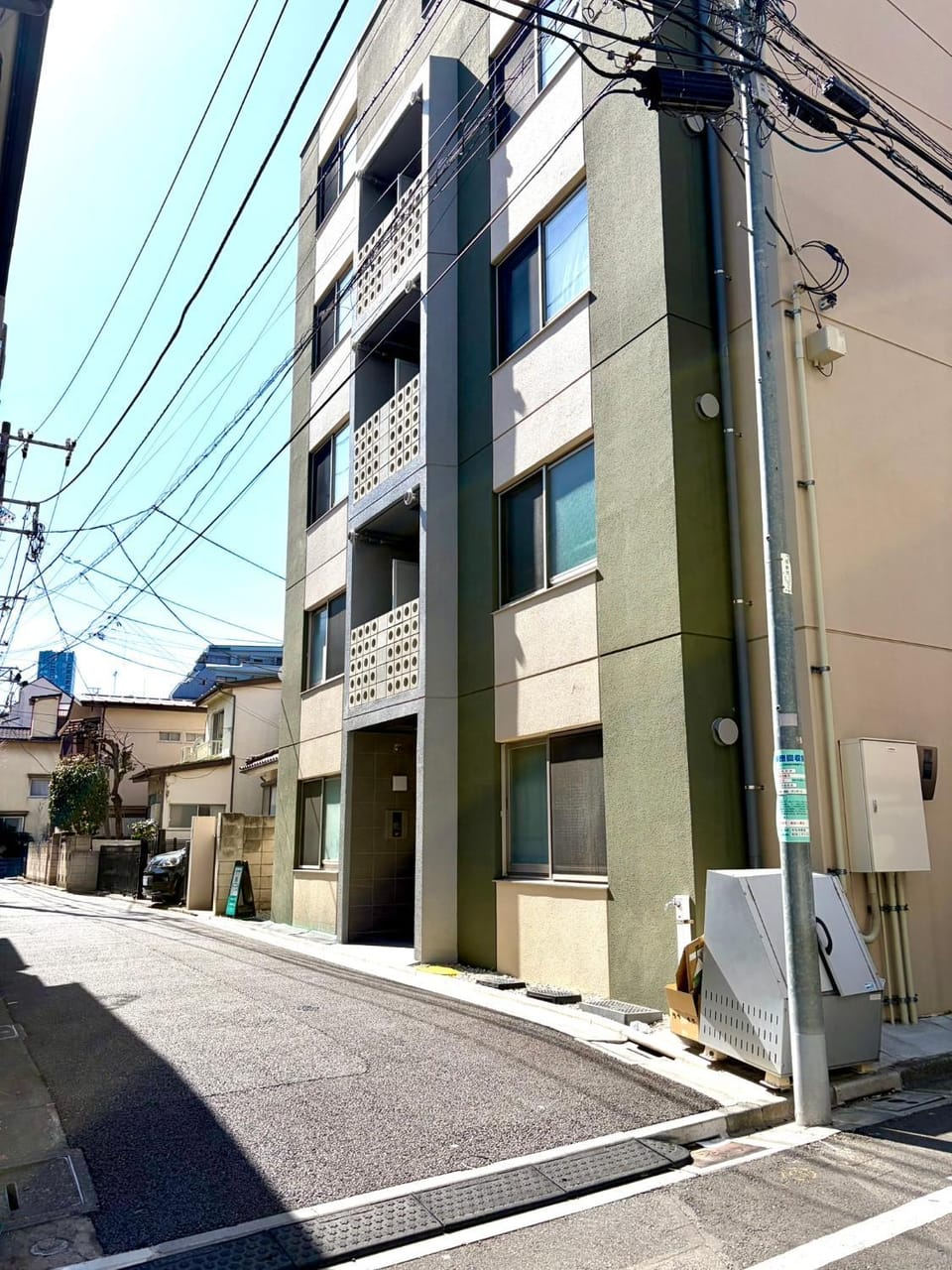 Property building, Location
