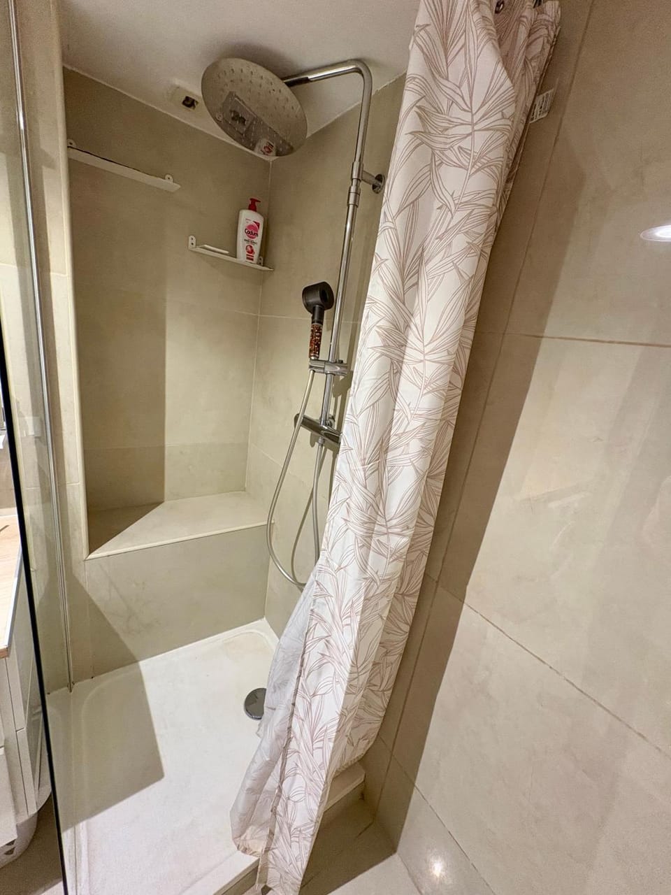 Large Studio Near Train station and Disney Apartment in Torcy