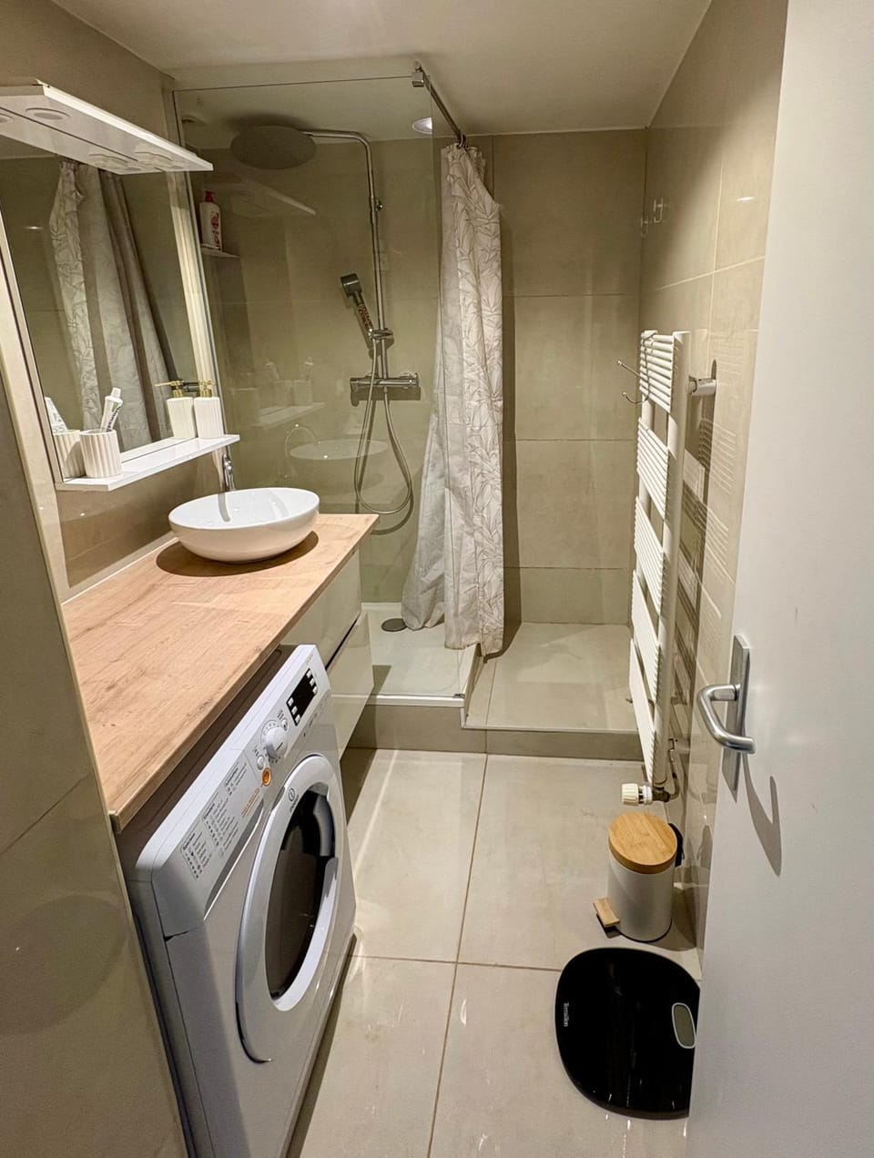 Large Studio Near Train station and Disney Apartment in Torcy