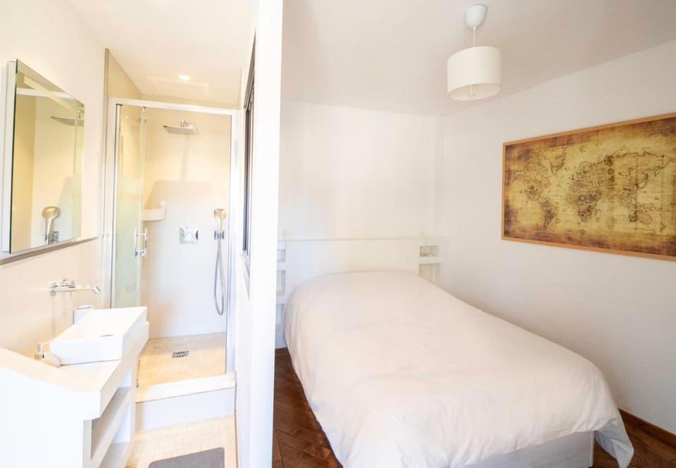 Bathroom, Photo of the whole room, Bedroom