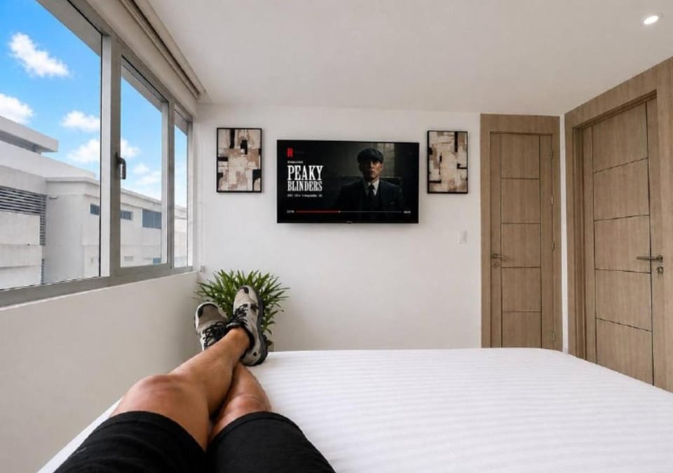 Communal lounge/ TV room, Bed, TV and multimedia, Photo of the whole room, Evening entertainment, Bedroom
