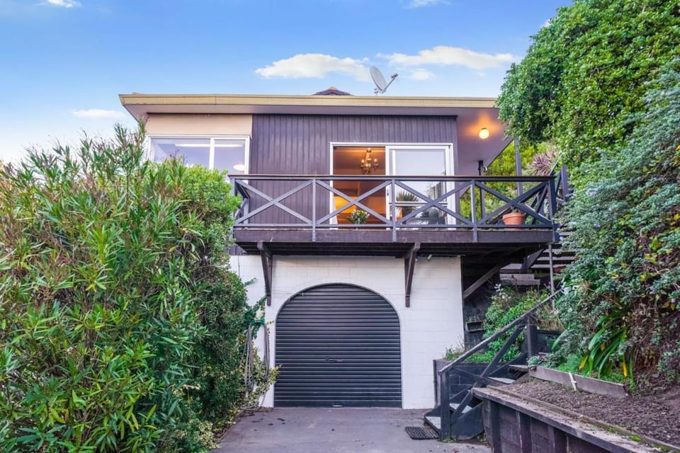 Port Hills Basecamp - Scenic Cashmere Stay Vacation rental in Christchurch
