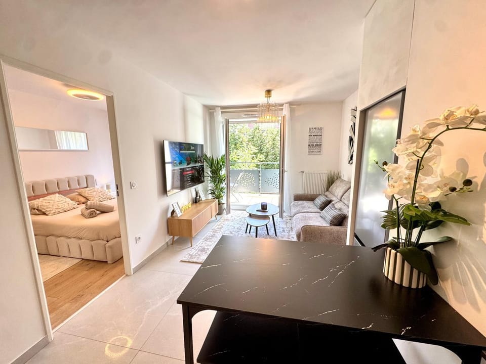 Superbe apt Neuf- Terrasse- Paris 15 min- RER Apartment in Gagny