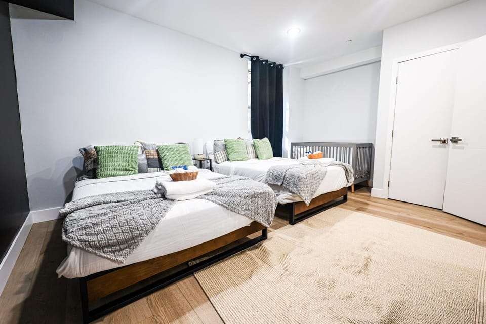 4beds3Bath-Brand New,Central,WD,Crib Apartment in Philadelphia