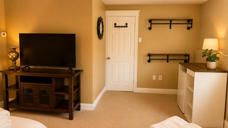 Private Two Queen Beds Room Near UPEI & Downtown Cozy Retreat Near Everything Bed and Breakfast in Charlottetown