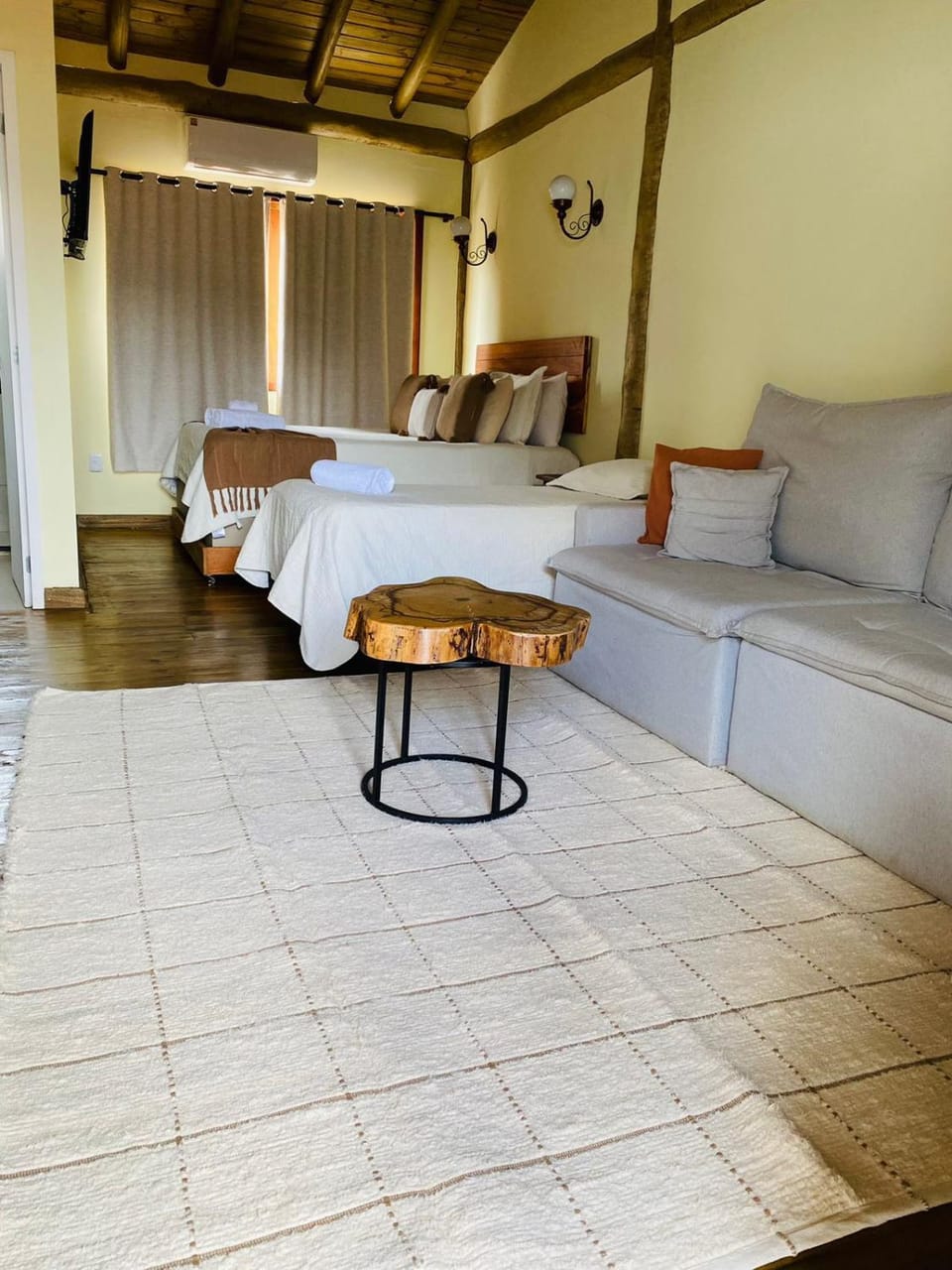 Bed, Living room, Photo of the whole room, Bedroom, towels