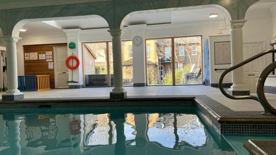Swimming pool, Swimming pool