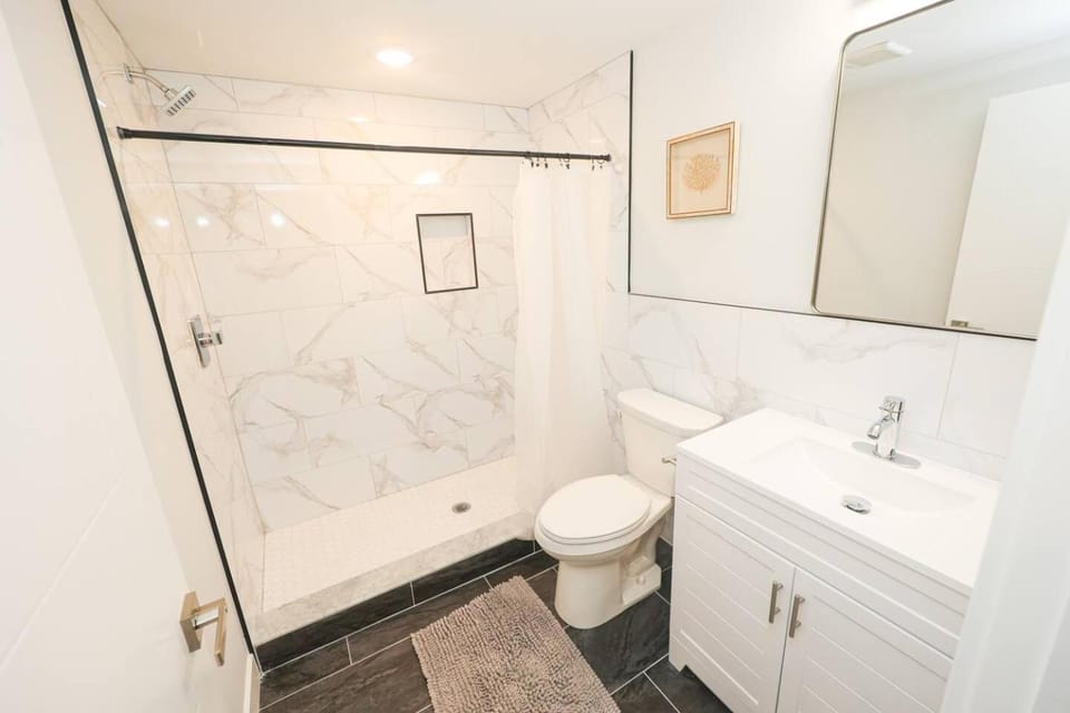 3Bdrm3Bath - Sleeps 10, WD, Wifi, Backyard, New Apartment in Philadelphia