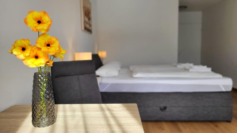 Bed, Decorative detail, Seating area, Bedroom