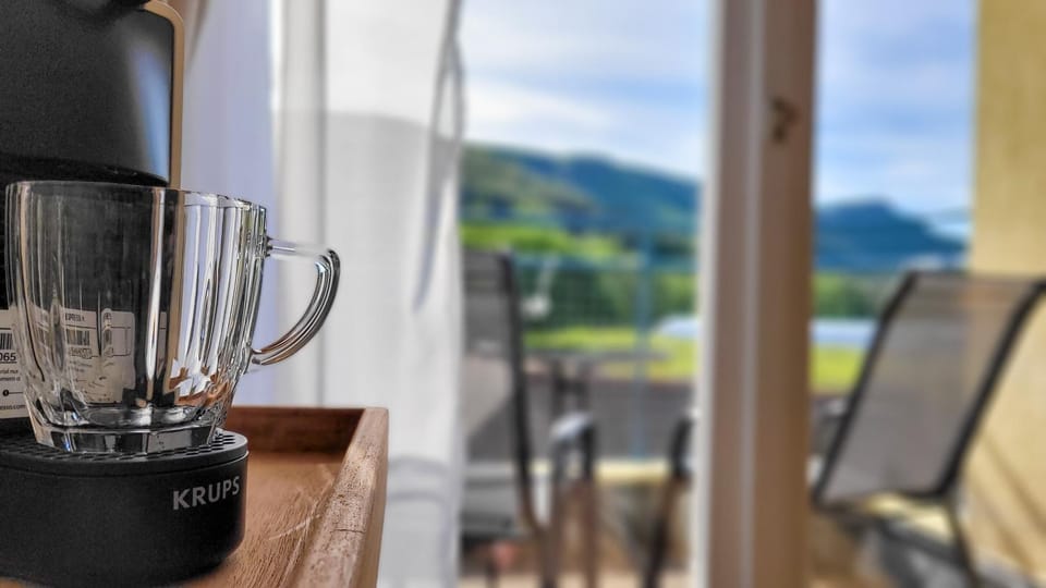 Natural landscape, Coffee/tea facilities, View (from property/room), Balcony/Terrace, Decorative detail