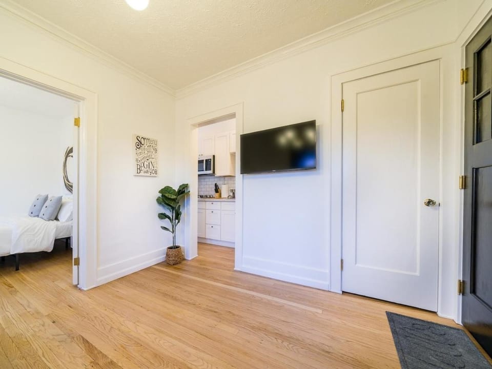High Falls Hideaway Wi-FiTVPets Allowed Apartment in Brighton