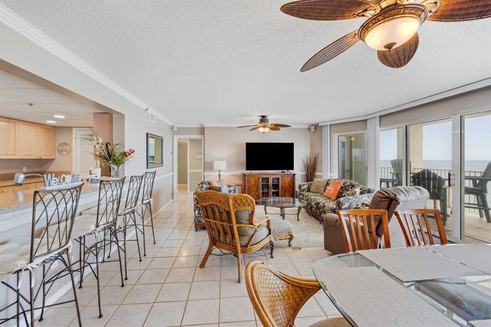 3bd3ba Beachfront Condo OCEAN VIEW from every room FREE BEACH CHAIRS Apartment in Long Beach