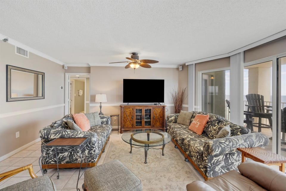 3bd3ba Beachfront Condo OCEAN VIEW from every room FREE BEACH CHAIRS Apartment in Long Beach