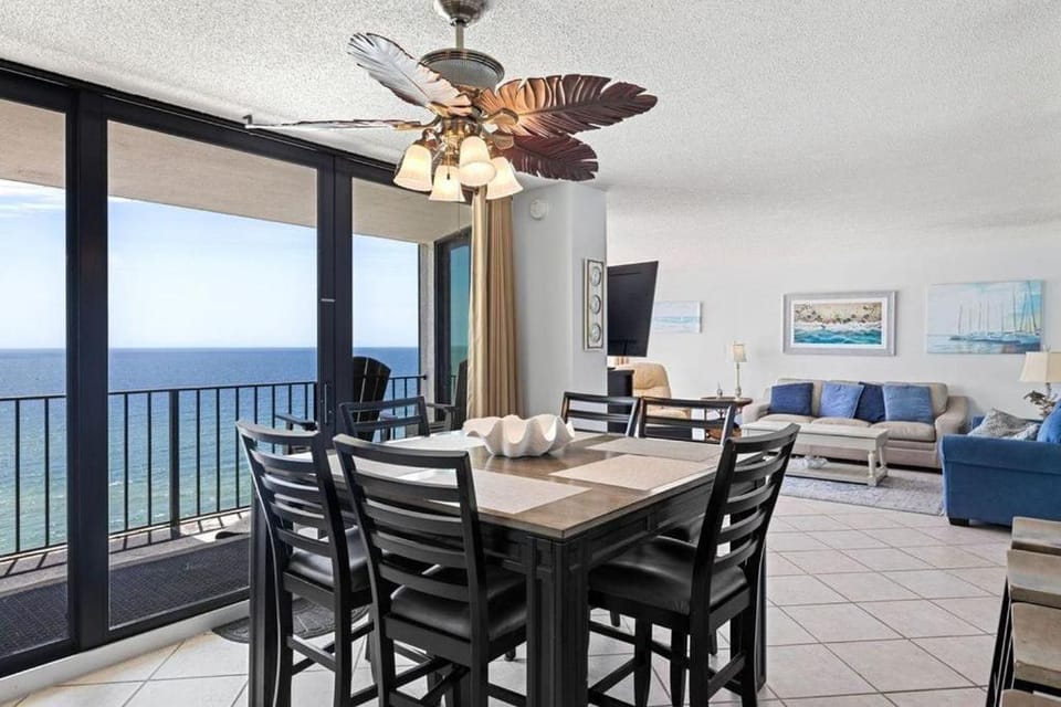 Rare Large Beachfront Penthouse Condo w600 sqft Rooftop Balcony & Beach Chairs Apartment in Panama City Beach