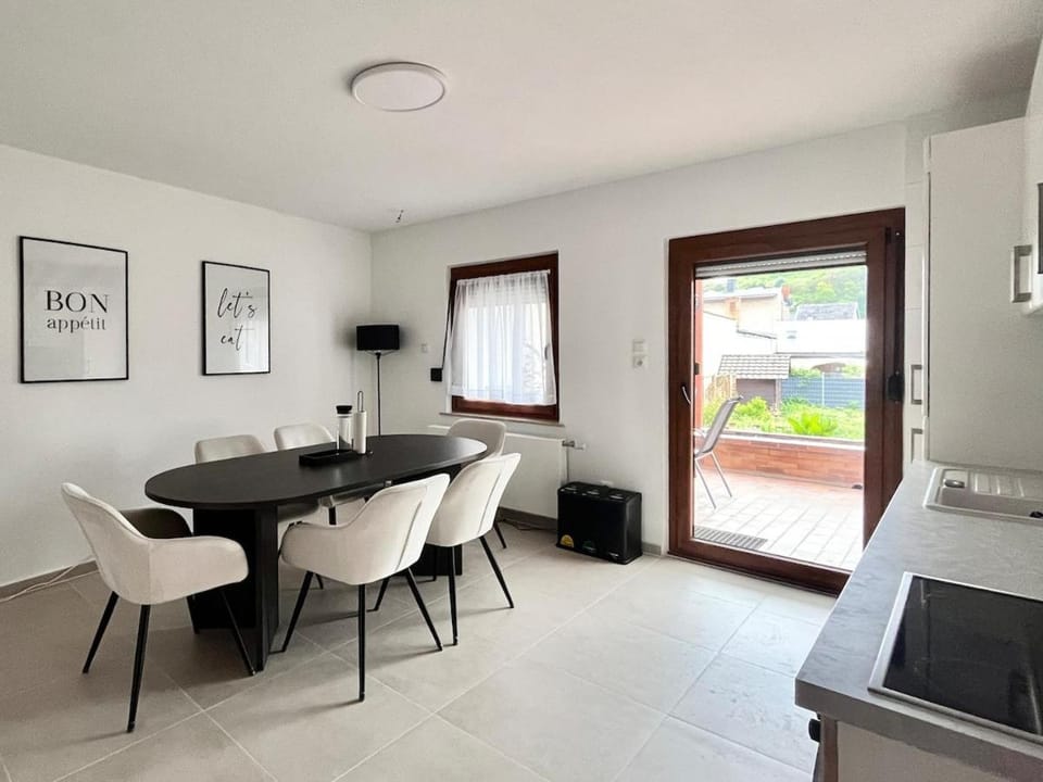 Dining area, kitchen