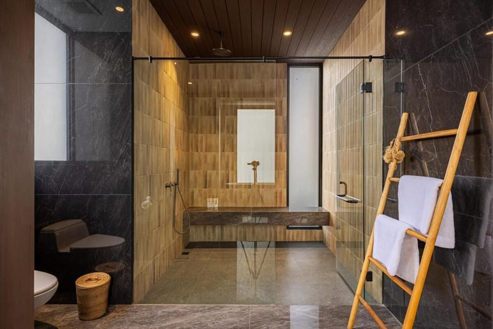 Shower, Toilet, Bathroom, towels