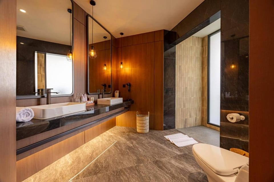 Bathroom, towels