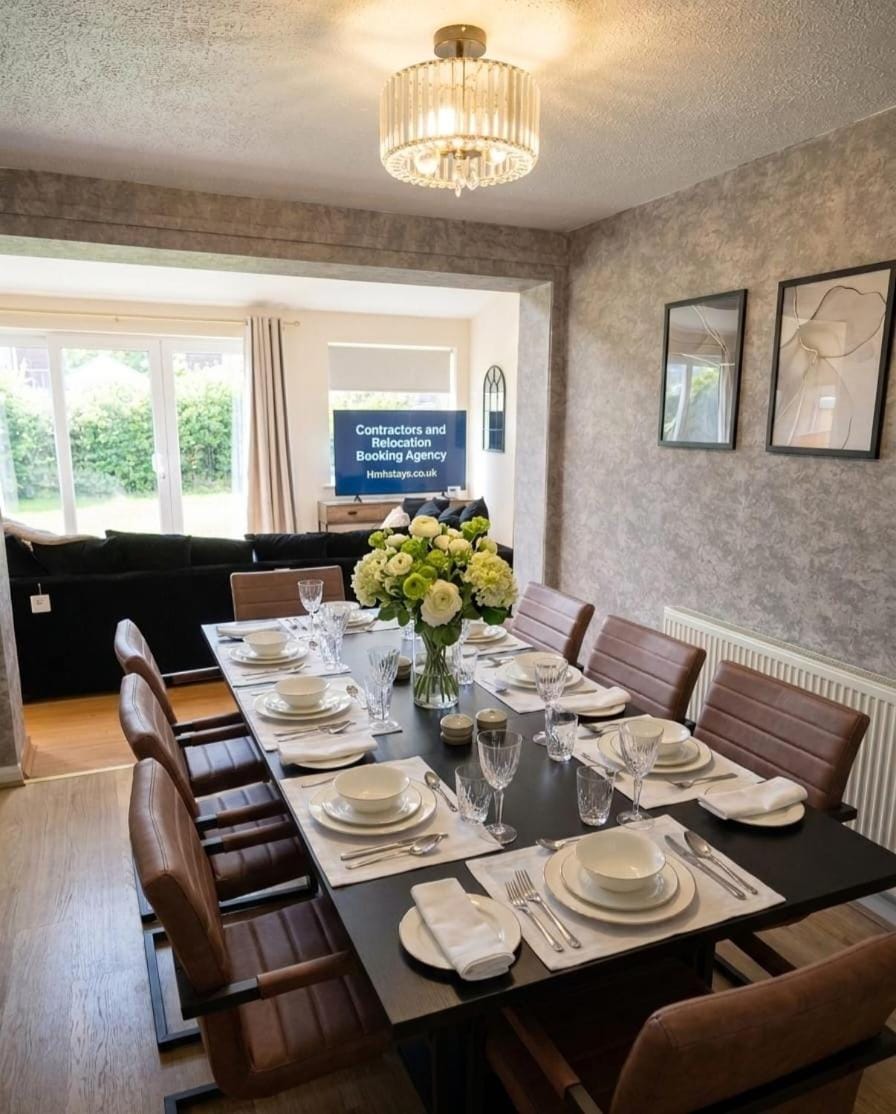 Decorative detail, Seating area, Dining area, Garden view