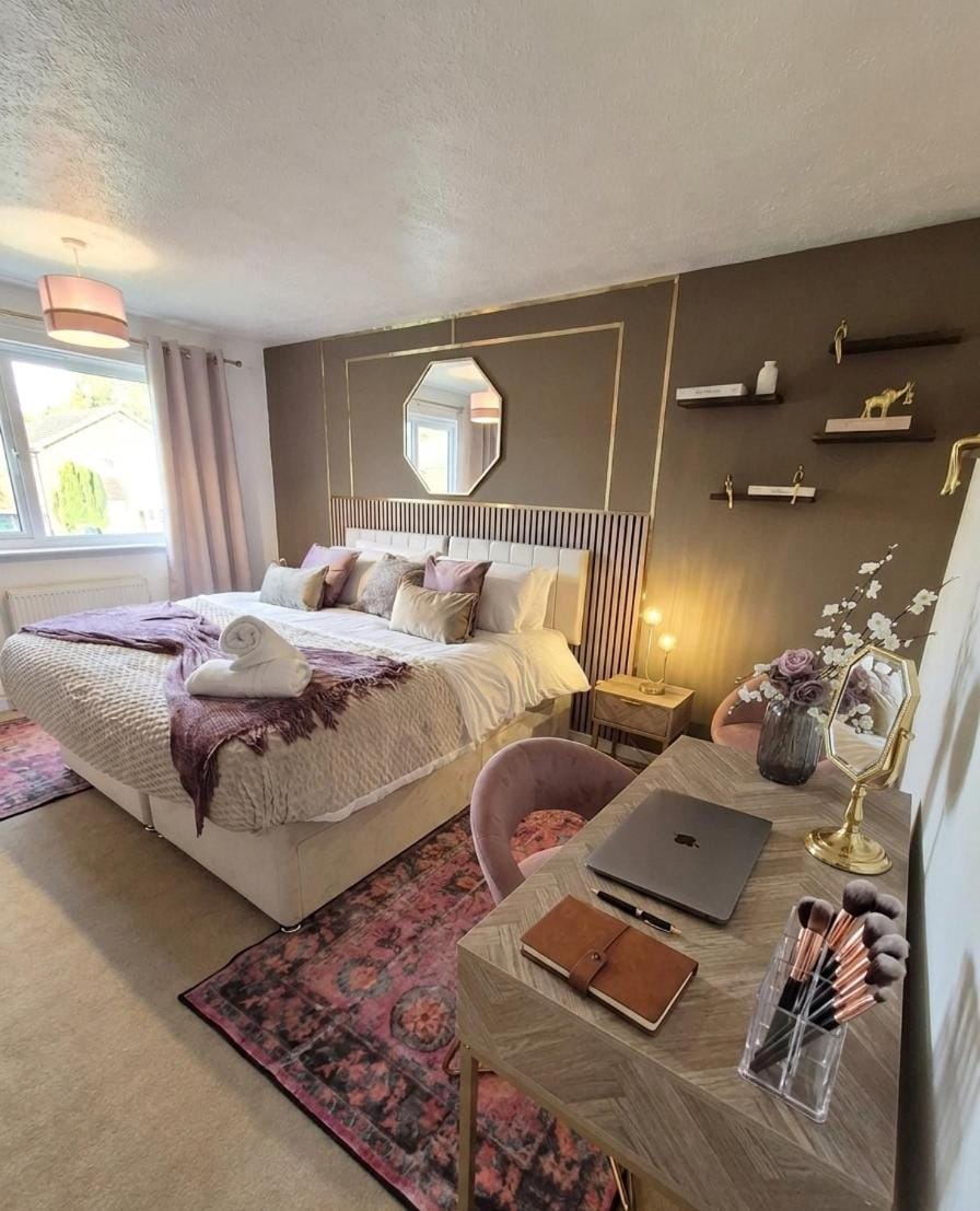 Bed, Decorative detail, Bedroom, furniture
