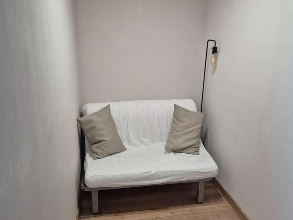 Appartement rénové avec grand balcon - FR-1-673-20 Apartment in Hauts-de-France
