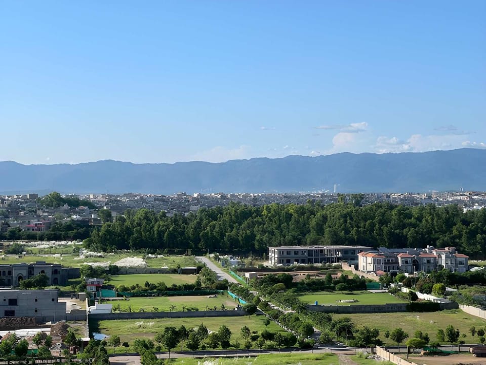 SKYPARK ONE GULBERG GREENS - PREMIUM TWO-BEDROOM APARTMENT By ALVIS SUITE Apartment in Islamabad