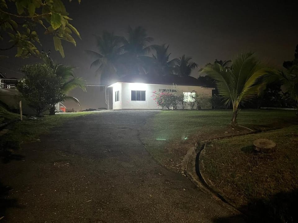 Garden cottage, Wifi with Netflix House in Negeri Sembilan, Malaysia
