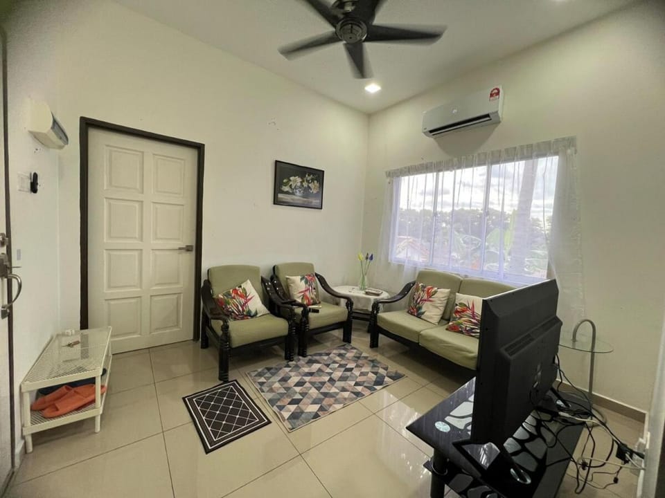 Garden cottage, Wifi with Netflix House in Negeri Sembilan, Malaysia