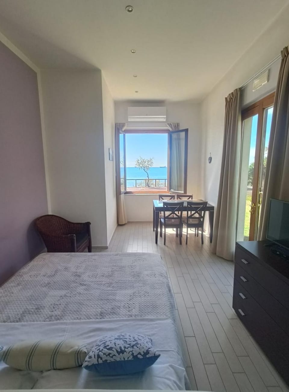 Bed, View (from property/room), Living room, Photo of the whole room, Seating area, Dining area, Bedroom