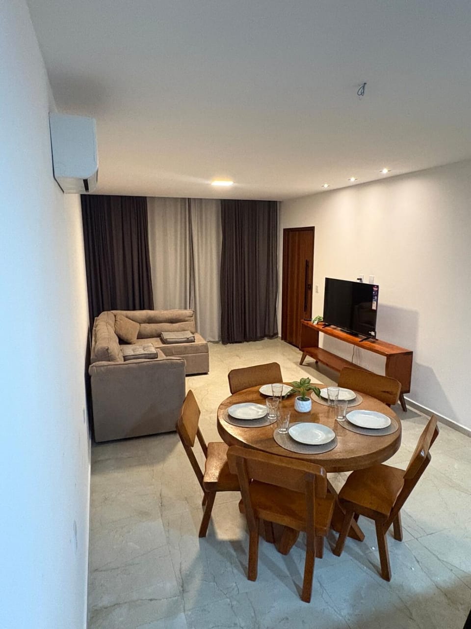 Communal lounge/ TV room, TV and multimedia, Living room, Seating area, Dining area