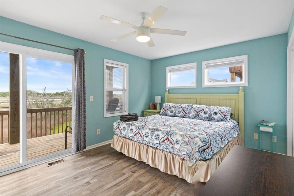 Jolly Rogers Oceanview, Walk to Beach, Sleeps 12 Apartment in Surf City