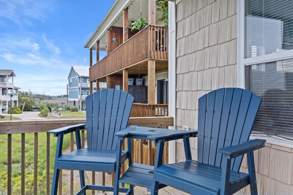 Jolly Rogers Oceanview, Walk to Beach, Sleeps 12 Apartment in Surf City