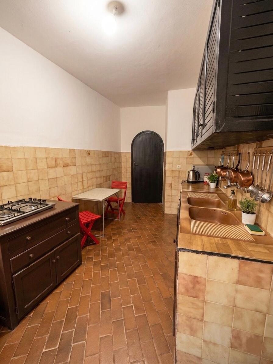 غرفة ببلكونة بأكدال قرب الرباط سنتر والقطار الترام Bed and Breakfast in Rabat