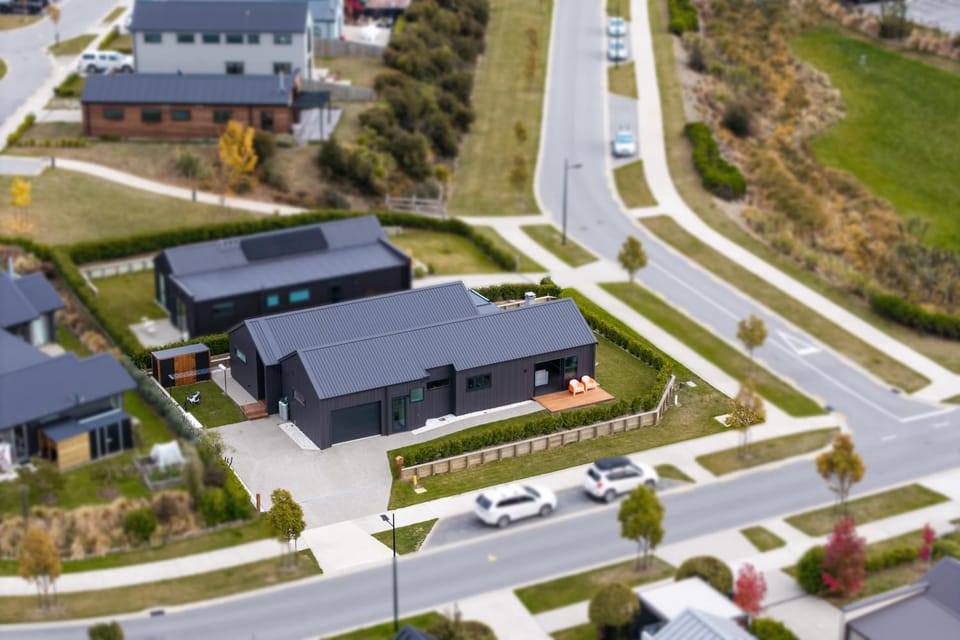Day, Neighbourhood, Natural landscape, Bird's eye view, Location