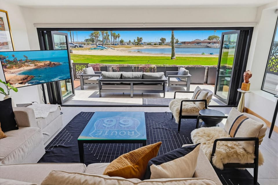 Patio, TV and multimedia, View (from property/room), Balcony/Terrace, Living room, Seating area
