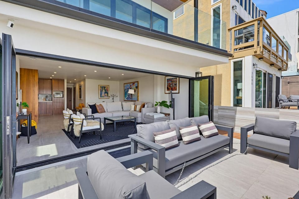 Patio, Day, Balcony/Terrace, Living room, Seating area