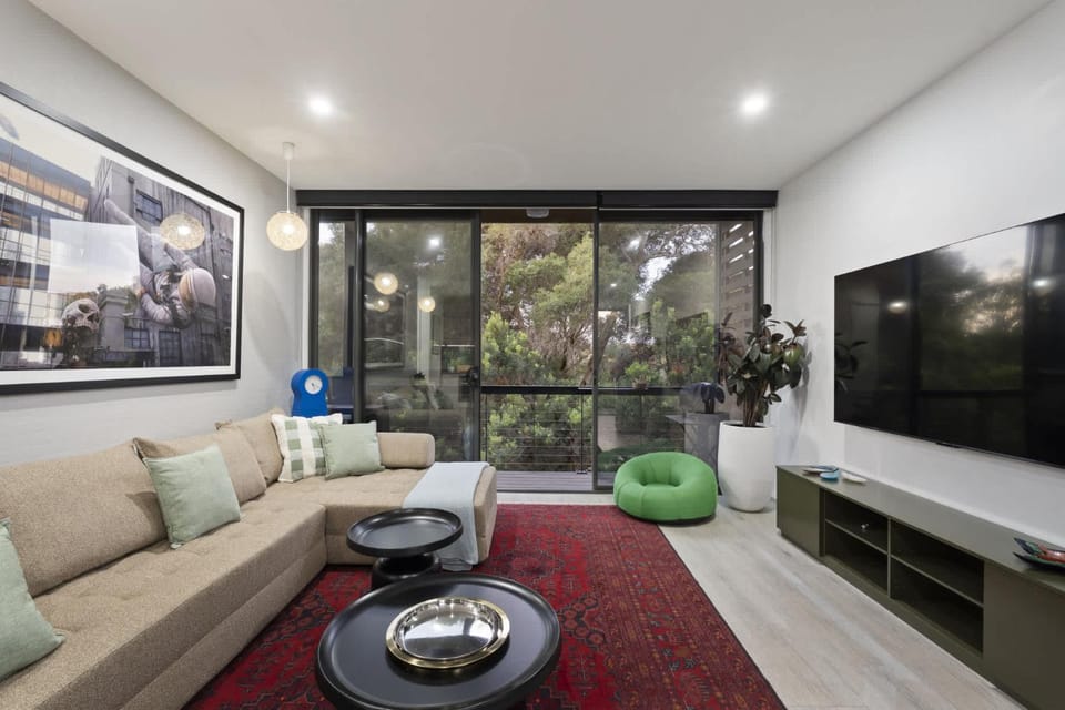 TV and multimedia, Living room, Seating area, Evening entertainment