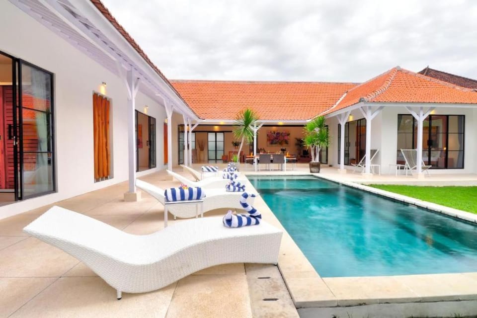 Property building, Swimming pool