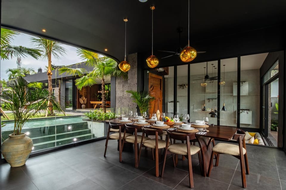 Dining area, Pool view, Swimming pool