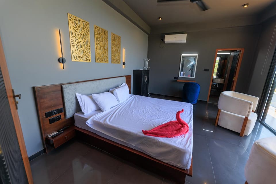 Bed, Bedroom