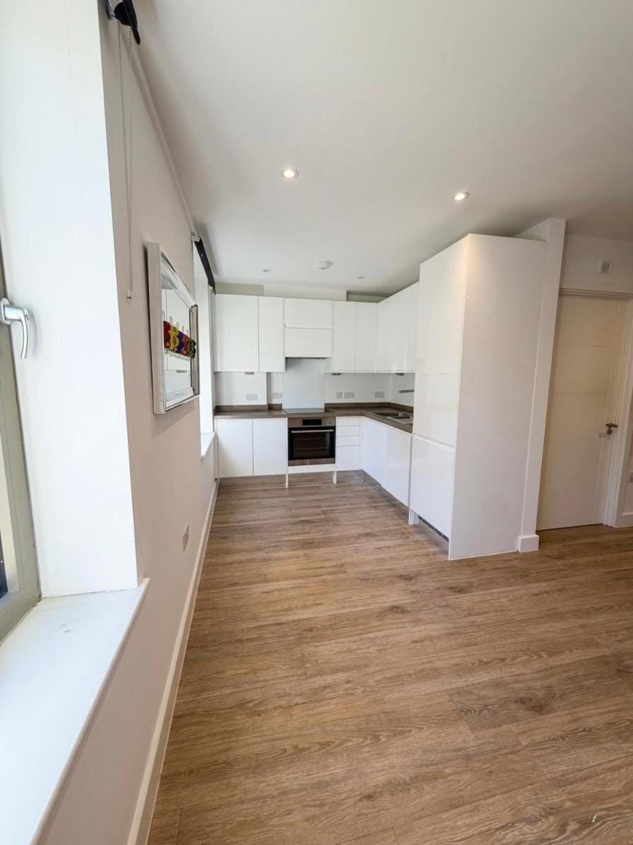 Blanco Brillo Apartment in Colchester